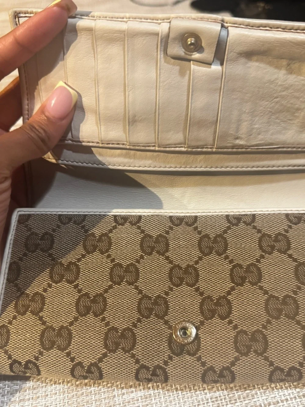 Gucci Beige/Tan Monogram Continental Wallet with Gold Logo - Picture 4 of 6